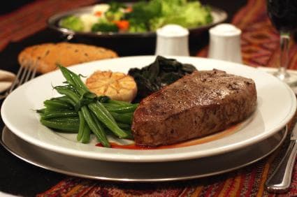 Steak, sör és striptease vacsoraprogram