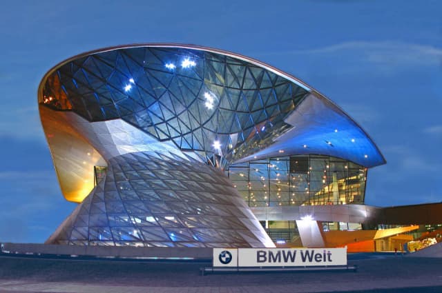 BMW Welt idegenvezetéssel