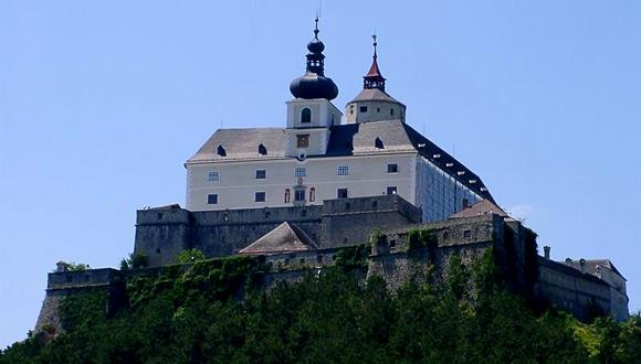 Szomszédolás az Esterházyaknál Fraknó vára és Eisenstadt