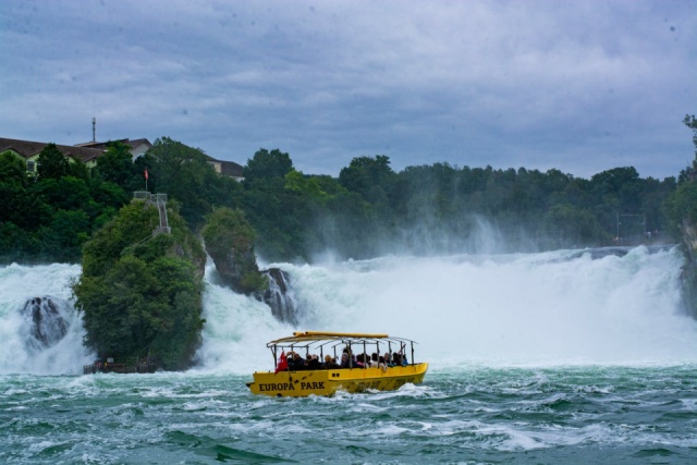 Schaffhausen vízesés hajózással